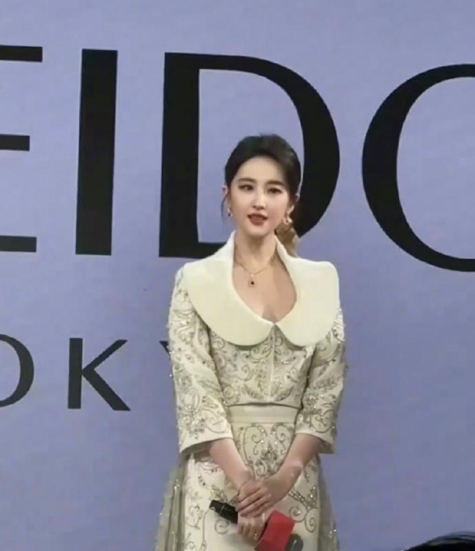 终于感受到为什么美颜会把明星变丑，美颜后本来的骨相会变弱​​​
