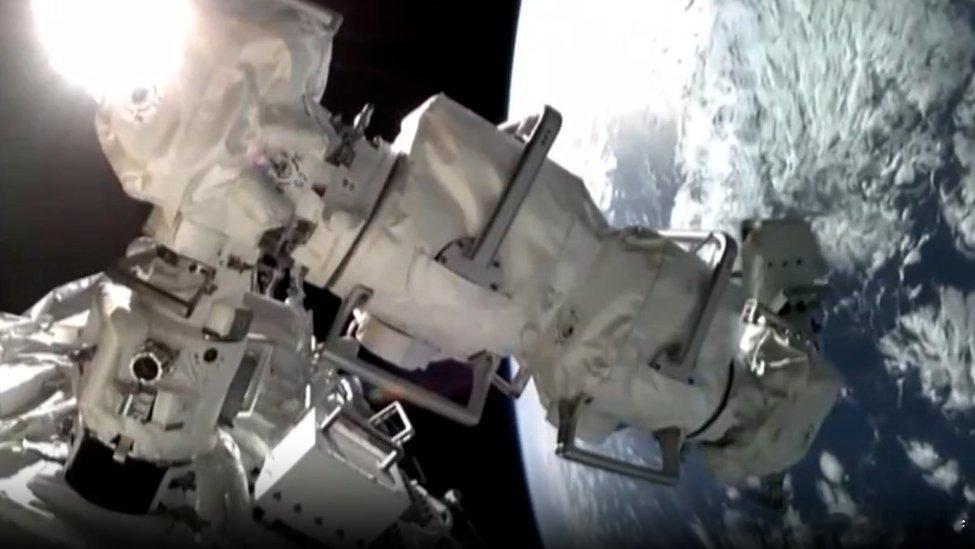 期待神舟二十号顺顺利利滴返回地球......凤凰新闻【官方：航天员将对受损舷窗