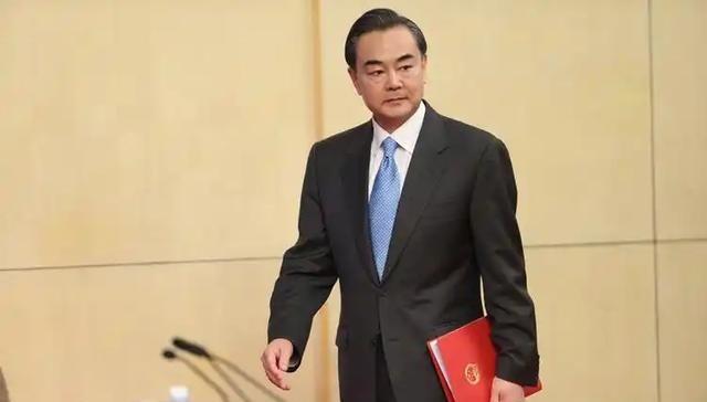 很多人以为，波兰外长指责中国“发战争财”，只是一场普通的外交口水战。错了，这是给