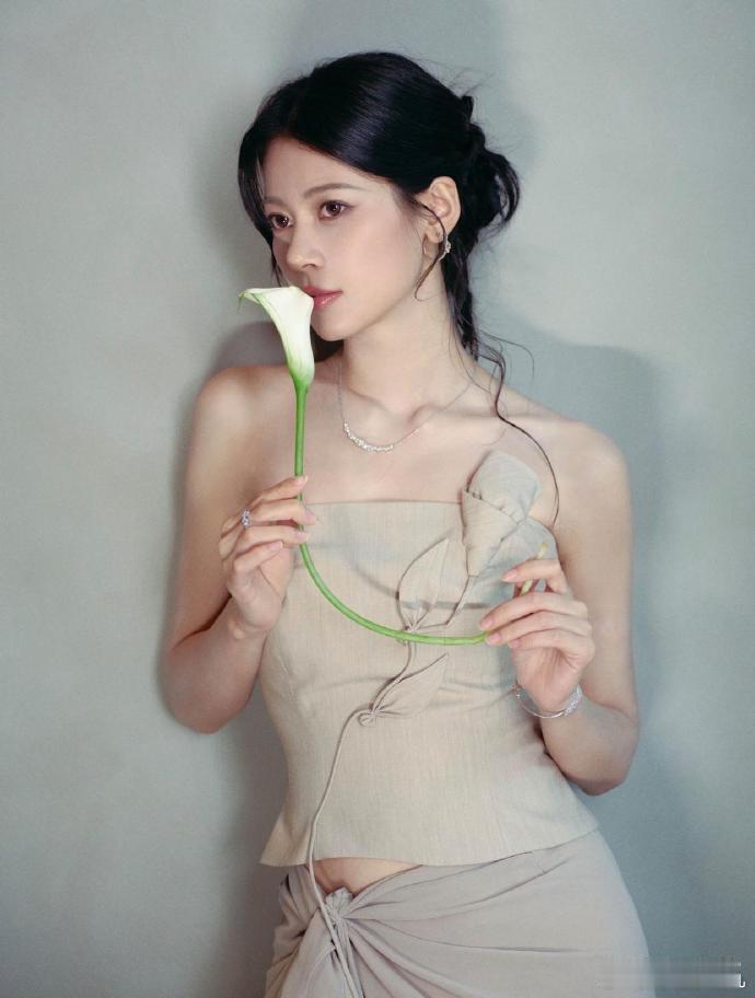 1.赵昭仪性格讨喜，很适配综艺录制，芒果台给她规划的路线就是拍戏+综艺双线并行。2.代露娃原本打算打