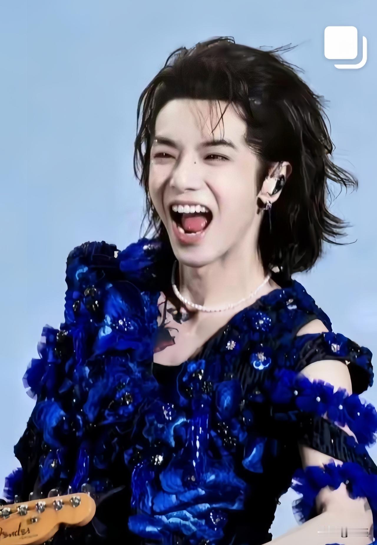 华晨宇，这位炙手可热的“歌神”，最近却在抚仙湖的投资项目上遭遇了“不可抗力”的重