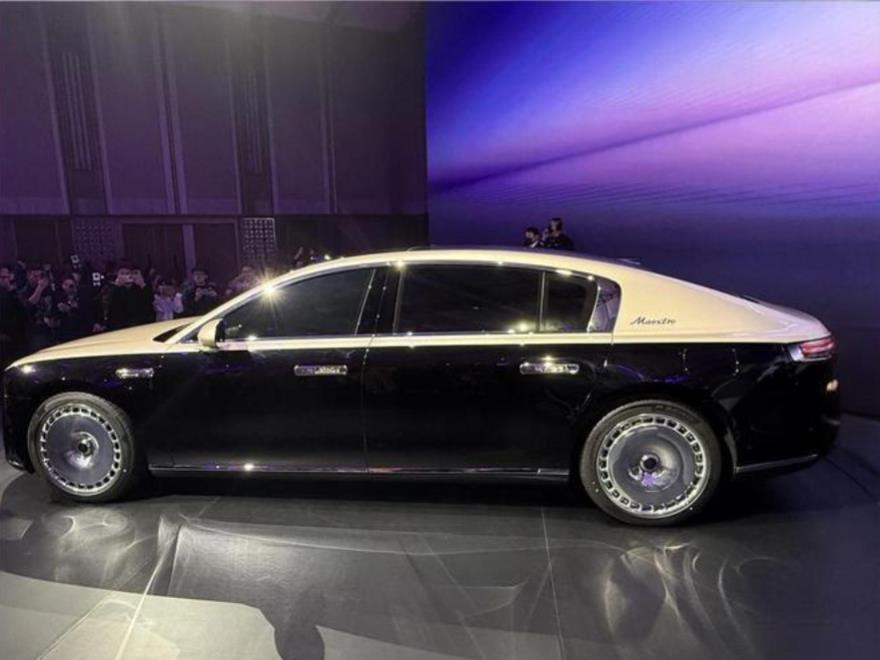 德国汽车市场逆天了。在刚刚过去的3月份，德国纯电汽车销量首次超过汽油车的销量，纯