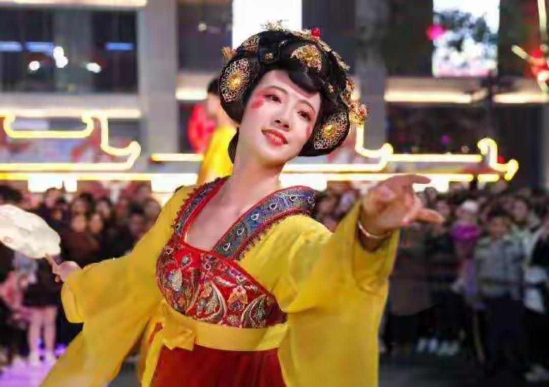 西安“不倒翁小姐姐”宣布离职，并回应“嫁入豪门”全网都以为她嫁豪门躺平当少奶