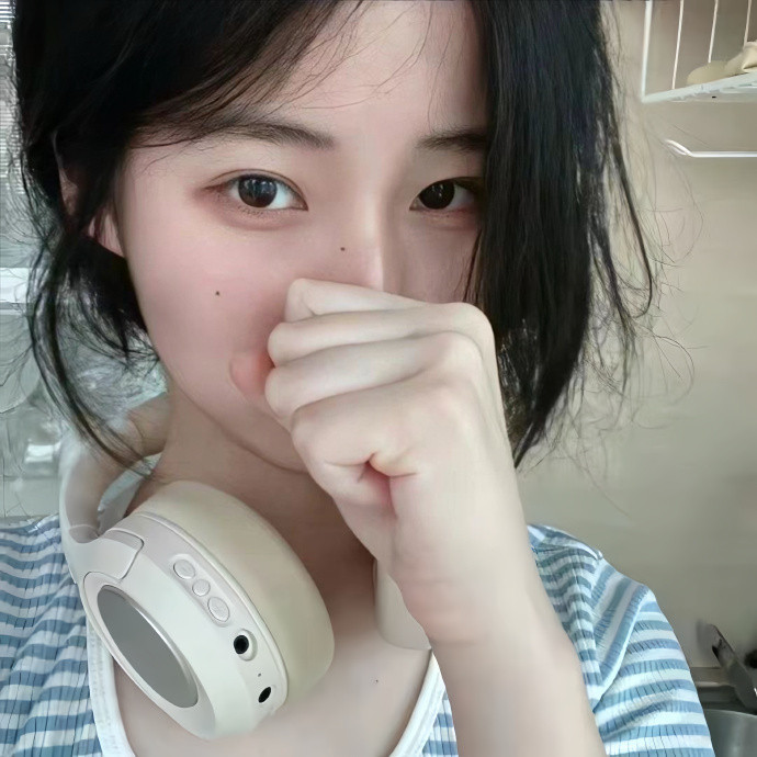 绝美蓝色调𝙒𝙚𝘾𝙝𝙖𝙩女生头像🙌[抱抱]​