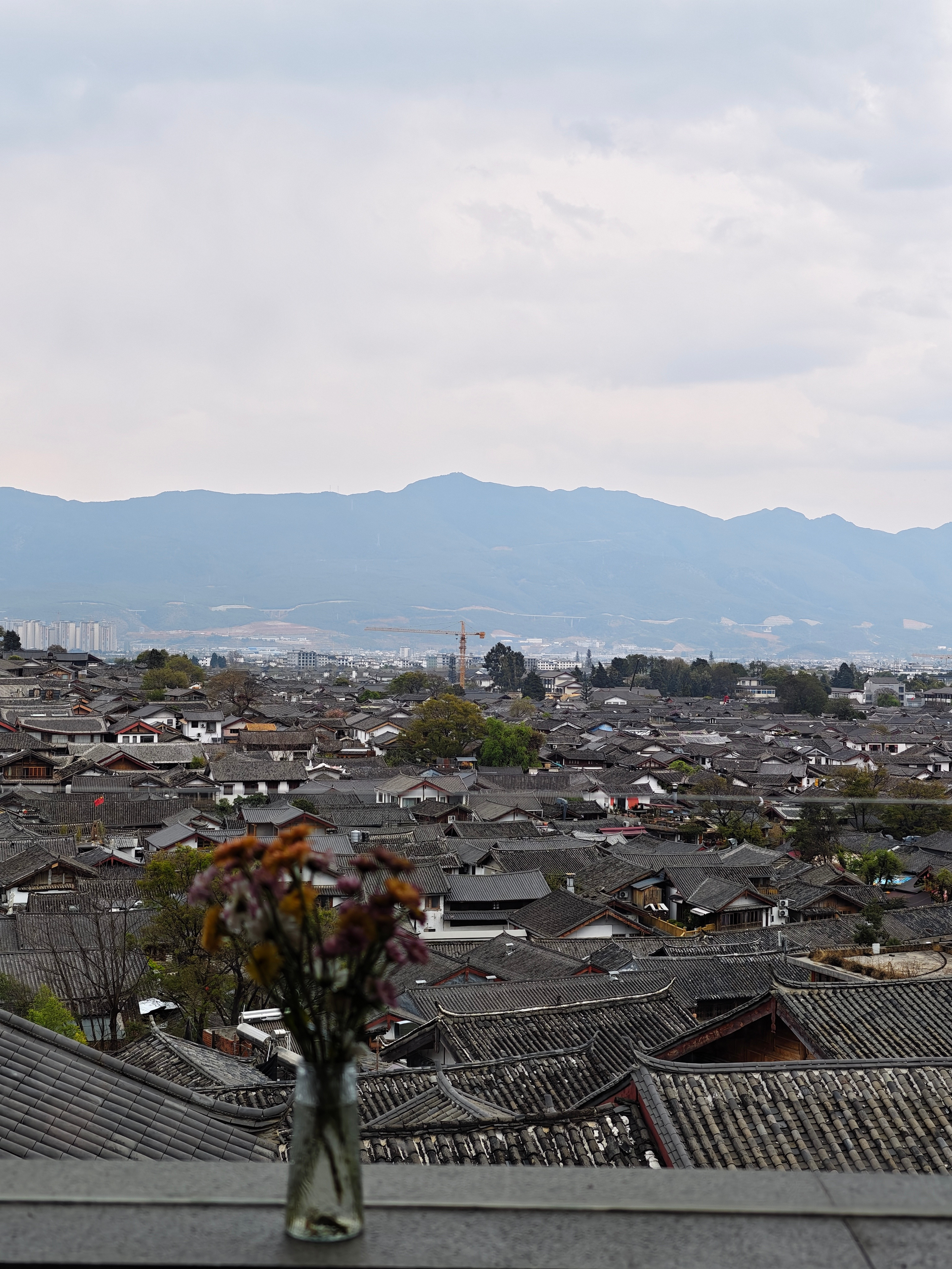 丽江人也太幸福了，山上随便找个咖啡馆可以坐一下午，还可以一览古城美景丽江·丽江