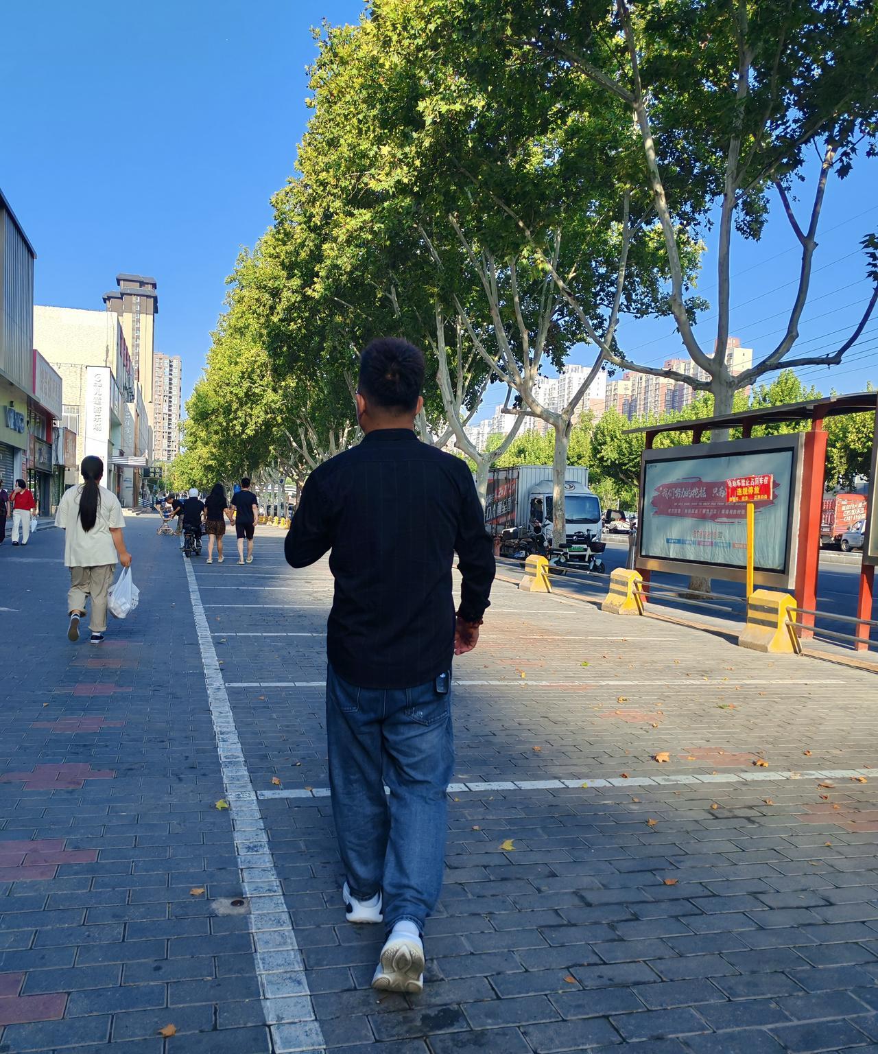 感觉现在的男人也是相当清醒的昨晚有个28岁男子在网上吐槽，说自己和女友即将发生