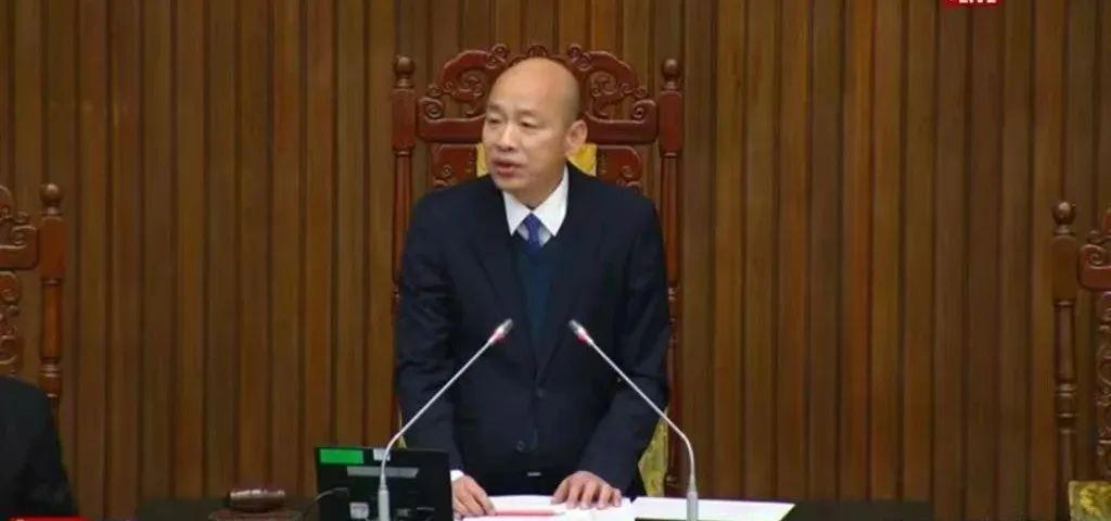 台湾资深媒体人陈挥文在网络节目中重批韩国瑜，要朝野各退一步，他质问：民进党退了什