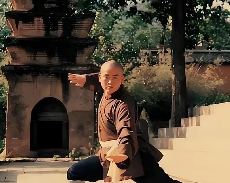 释永信的遭遇诠释了，何为“树倒猢狲散”！暂且不论他是否犯了错，到底犯了多大的错