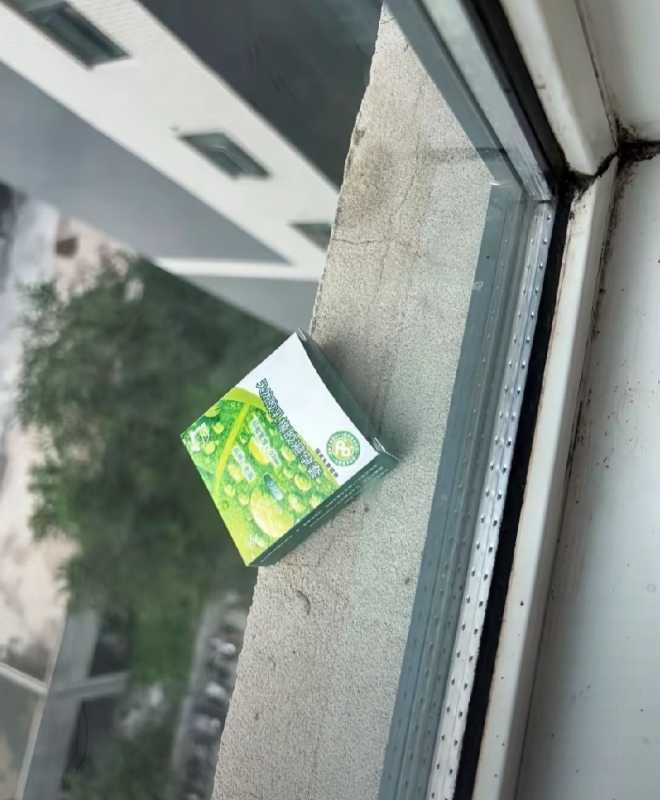 好恶心，上面掉下来的，不知道是几楼的