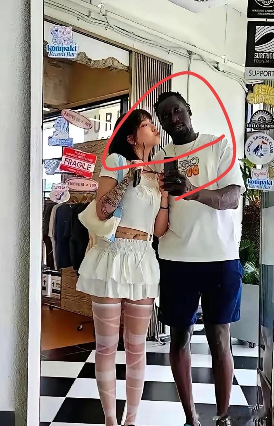 到底是怎么了？为什么会出现这种状况呢？浙大女生带回一个黑人男生做男