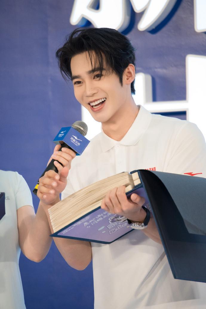 1.于适和此沙是目前电影圈最捧的新人，大制作里可以拿到有效配角，小制作成本里可以