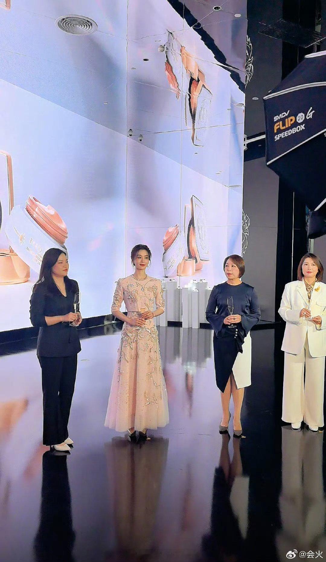 这个刘诗诗太美啦，今天造型大气温婉