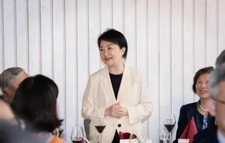 卢秀燕在欧洲最后一天的叫嚣！台中市长参选人卢秀燕14日结束欧洲行程的最后一天，