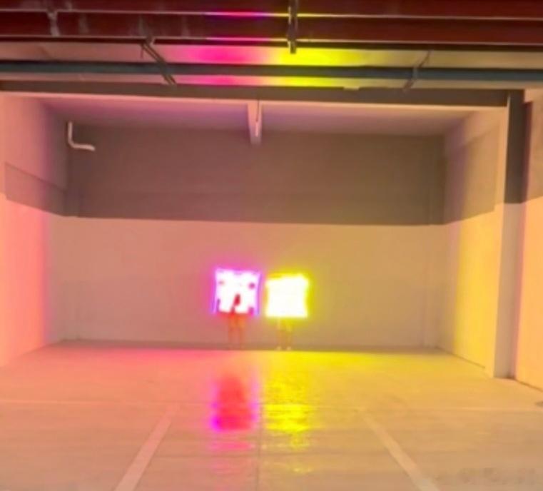 可是这样一对比显得我们的更亮了呢