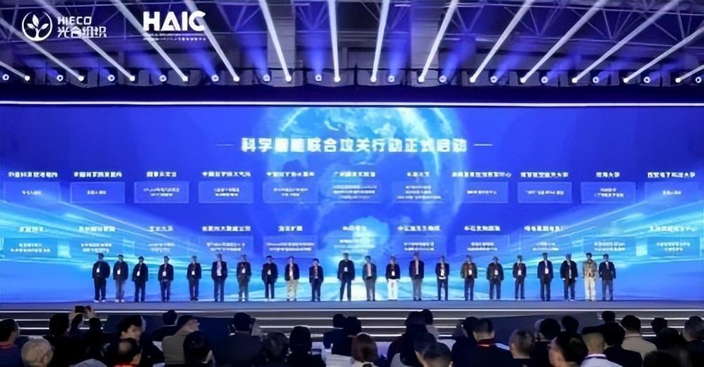 国产算力突围，开放架构才是破局关键最近跟几个做模型和系统的朋友聊天，一个共识越