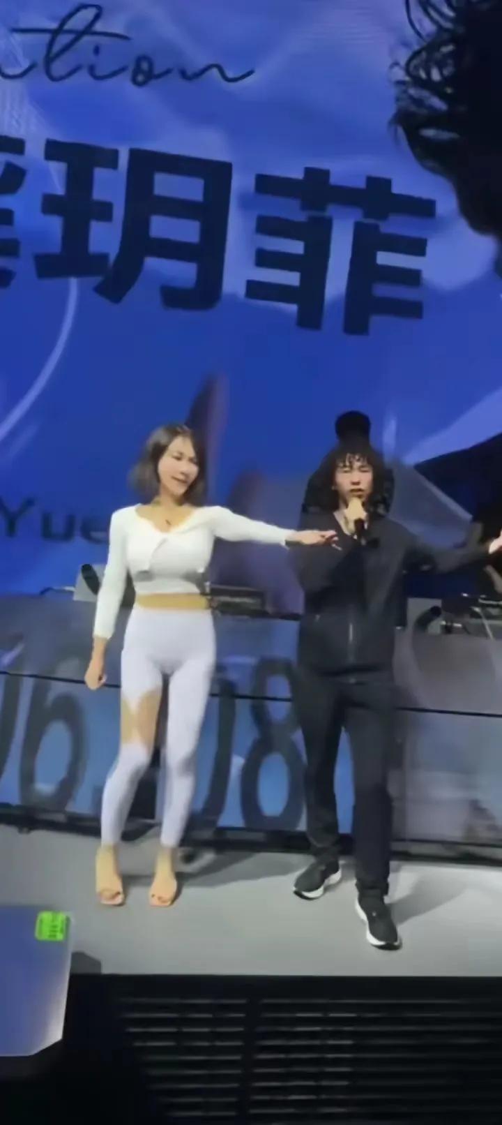 庞麦郎的歌喉咱就不说了，比华晨宇在演唱会上撸串强太多吧！而还有一个为了红起来更