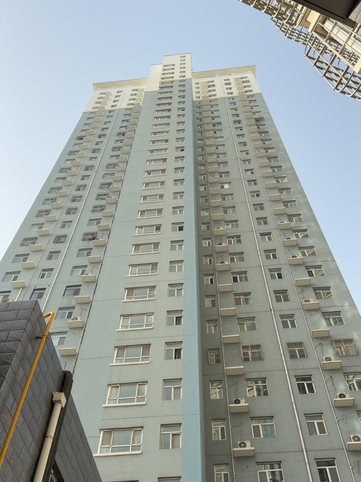 在单位里，没有家族托举，贵人引导，普通人通常在35-45岁才会明白社会运行的真实