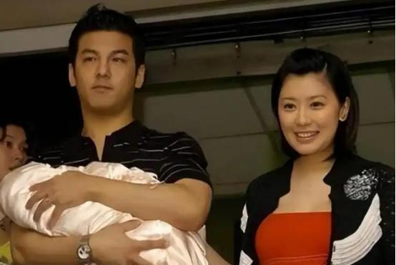 2021年，在肝癌晚期的孙志浩，将50亿资产中的纽约豪宅和股份全部过户给女儿梧桐