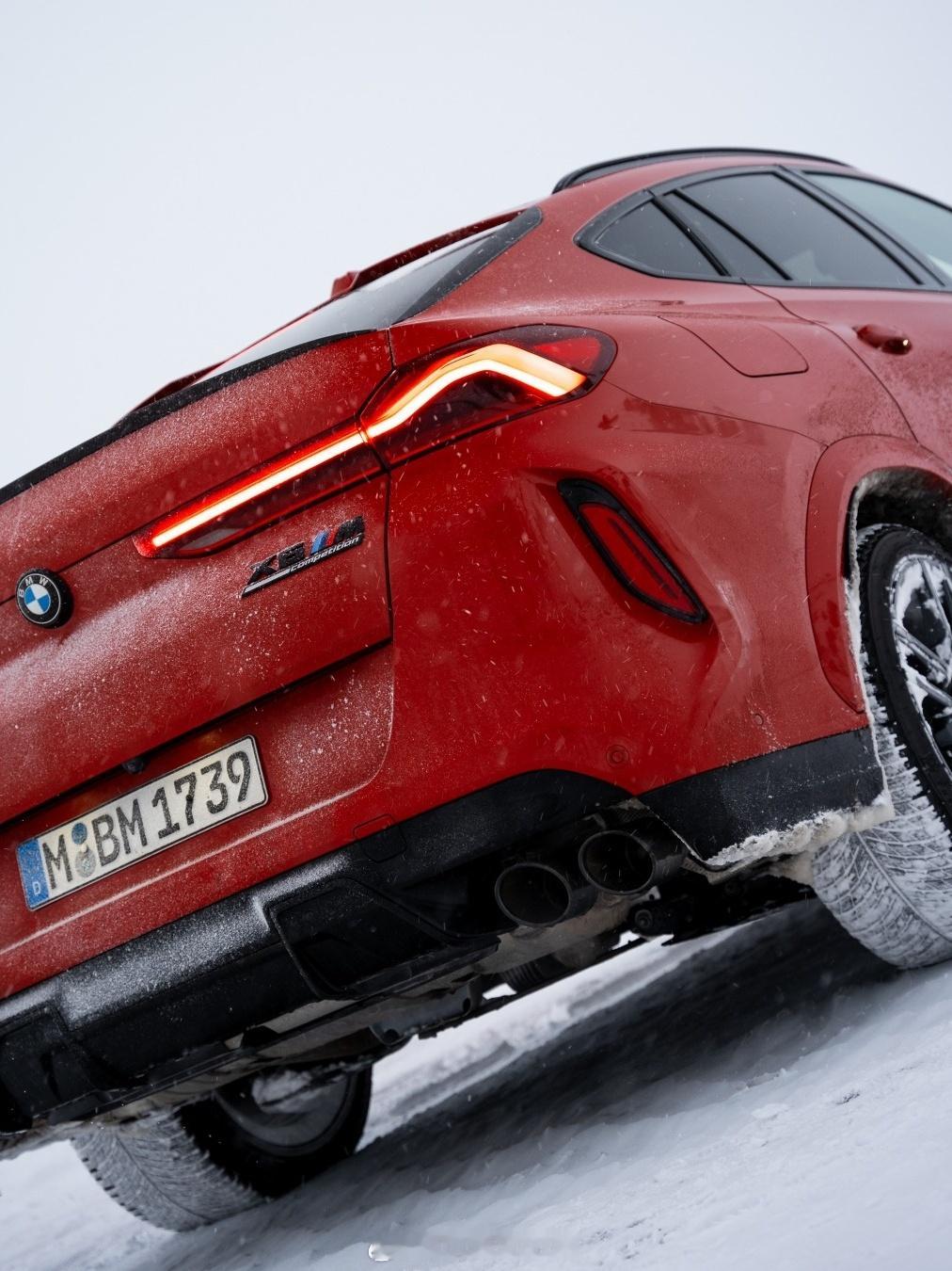 中期改款之后的宝马X6MC，国内已经停止供应了。配备S68V8发动机，带48V