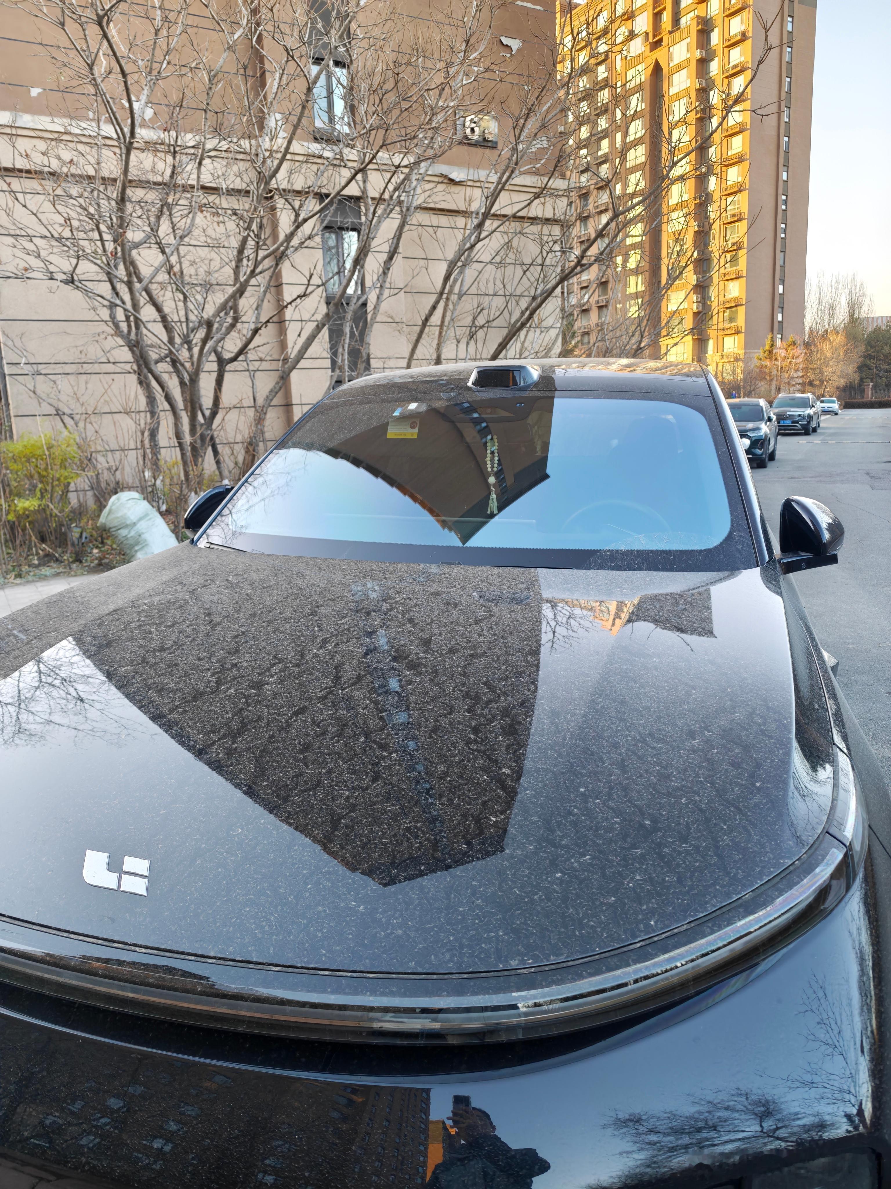 看前两天污染是多严重下场雪，车就脏这样啦还是银色或者灰色真耐脏