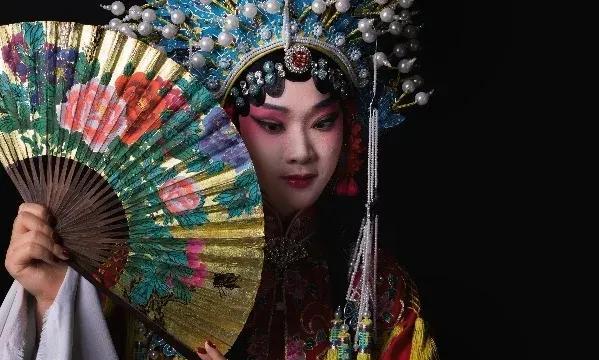 著名京剧表演艺术家刘桂娟揭露京剧文化圈的黑暗。如果刘桂娟骂于魁智、李胜素以及张