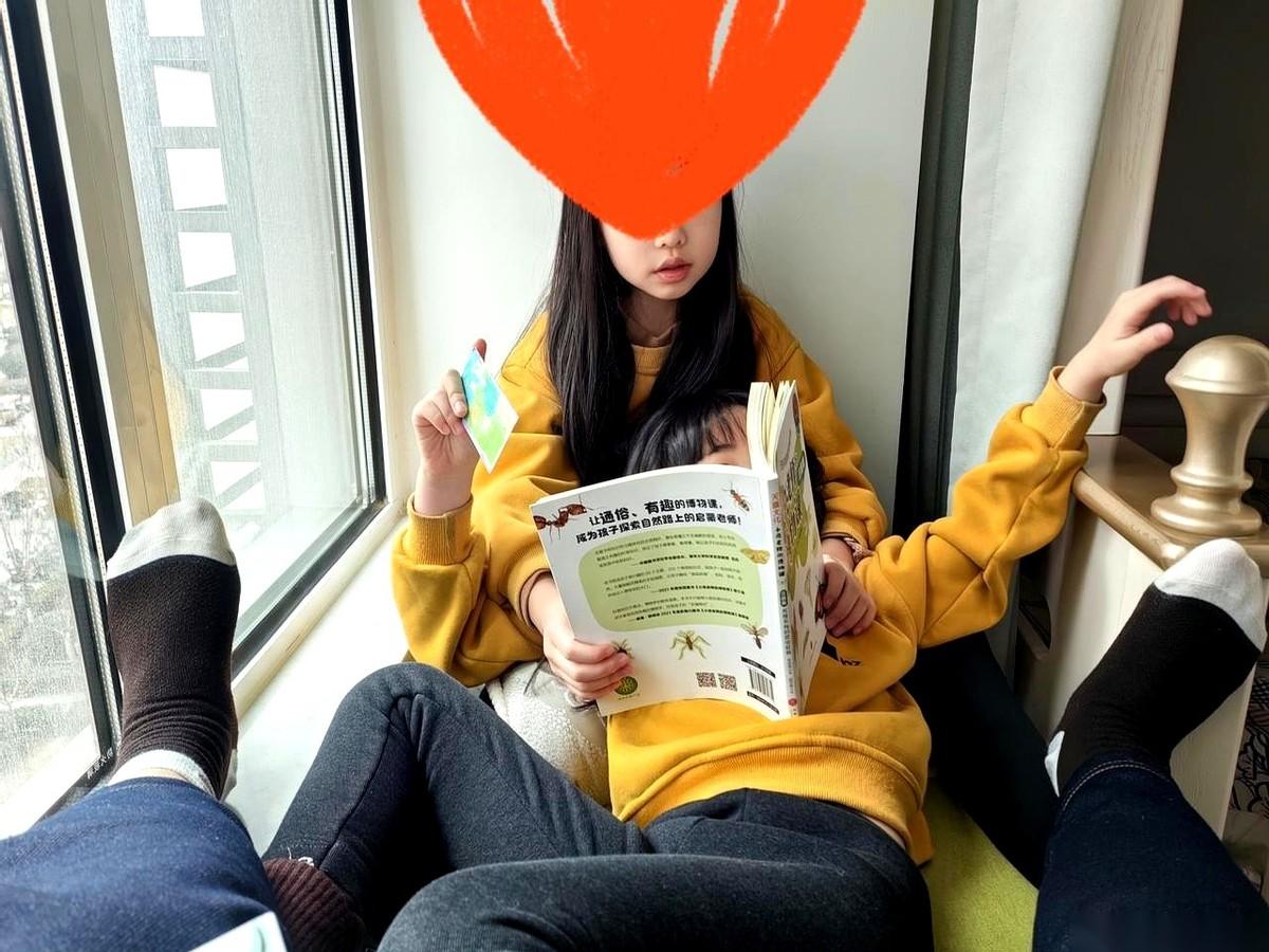 家里突然安静下来，我第一反应是：完了，出事了。蹑手蹑脚过去一看，好家伙。上一