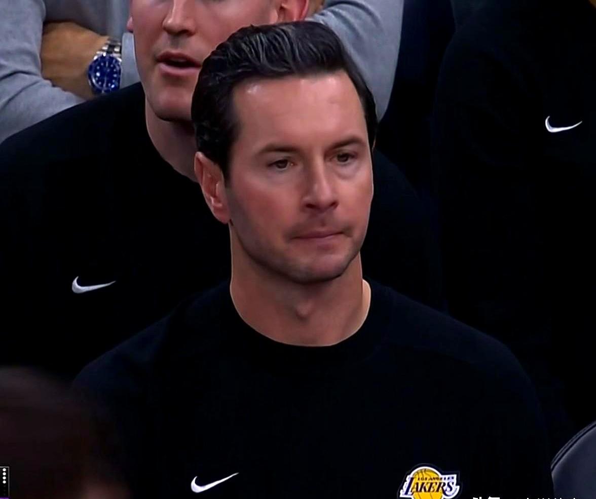 湖人主教练雷迪克今天虽然赢球，但他怎么也高兴不起来！赢球却愁的原因很实在