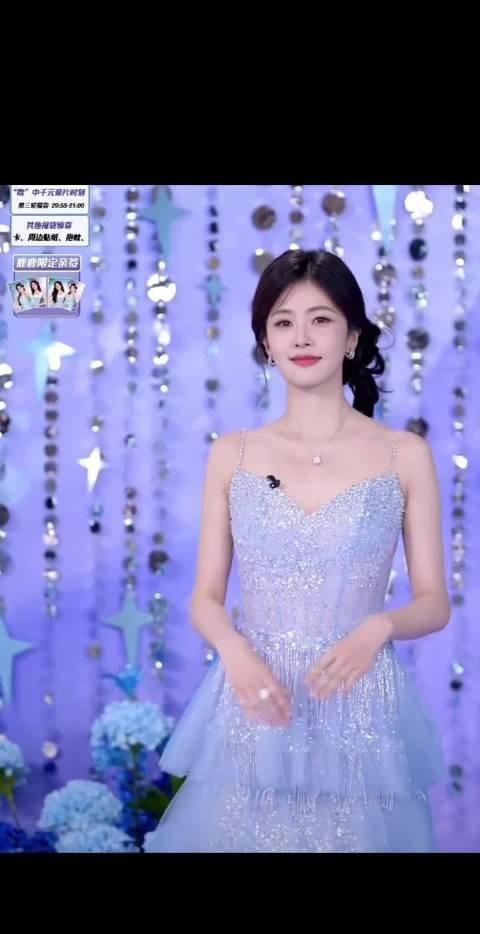 #白鹿直播被彩带吓到#白鹿昨晚直播状态好好啊这个妆造好美