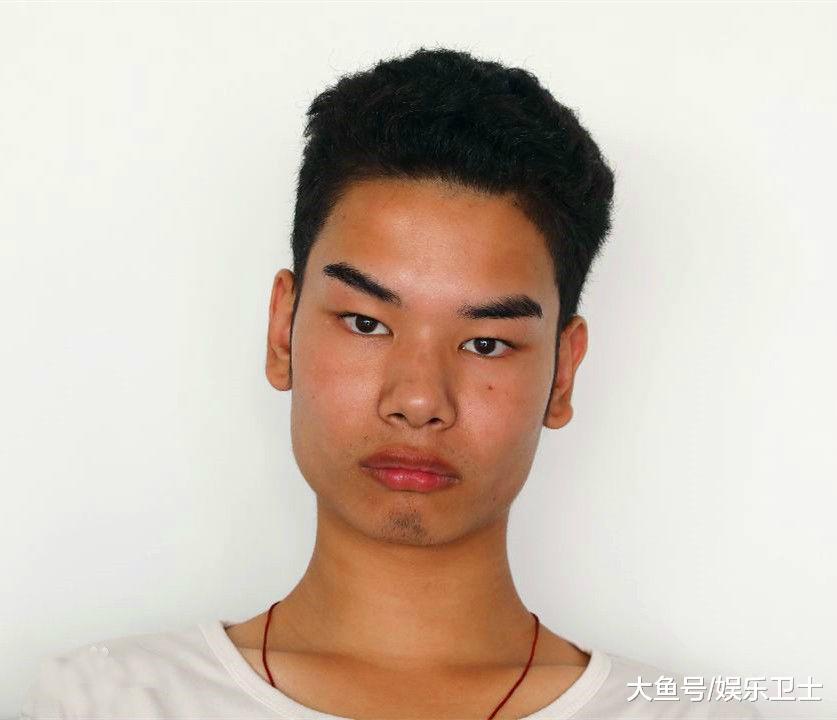 李咏去世年轻一辈几乎无悼念 发际线男孩小吴与火箭少女哀悼获赞