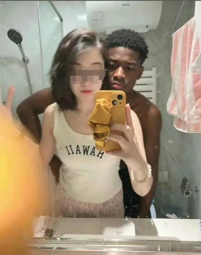 养女儿的家长天天防“黄毛”，结果被“黑皮”偷袭了[捂脸哭][捂脸哭]。​​​