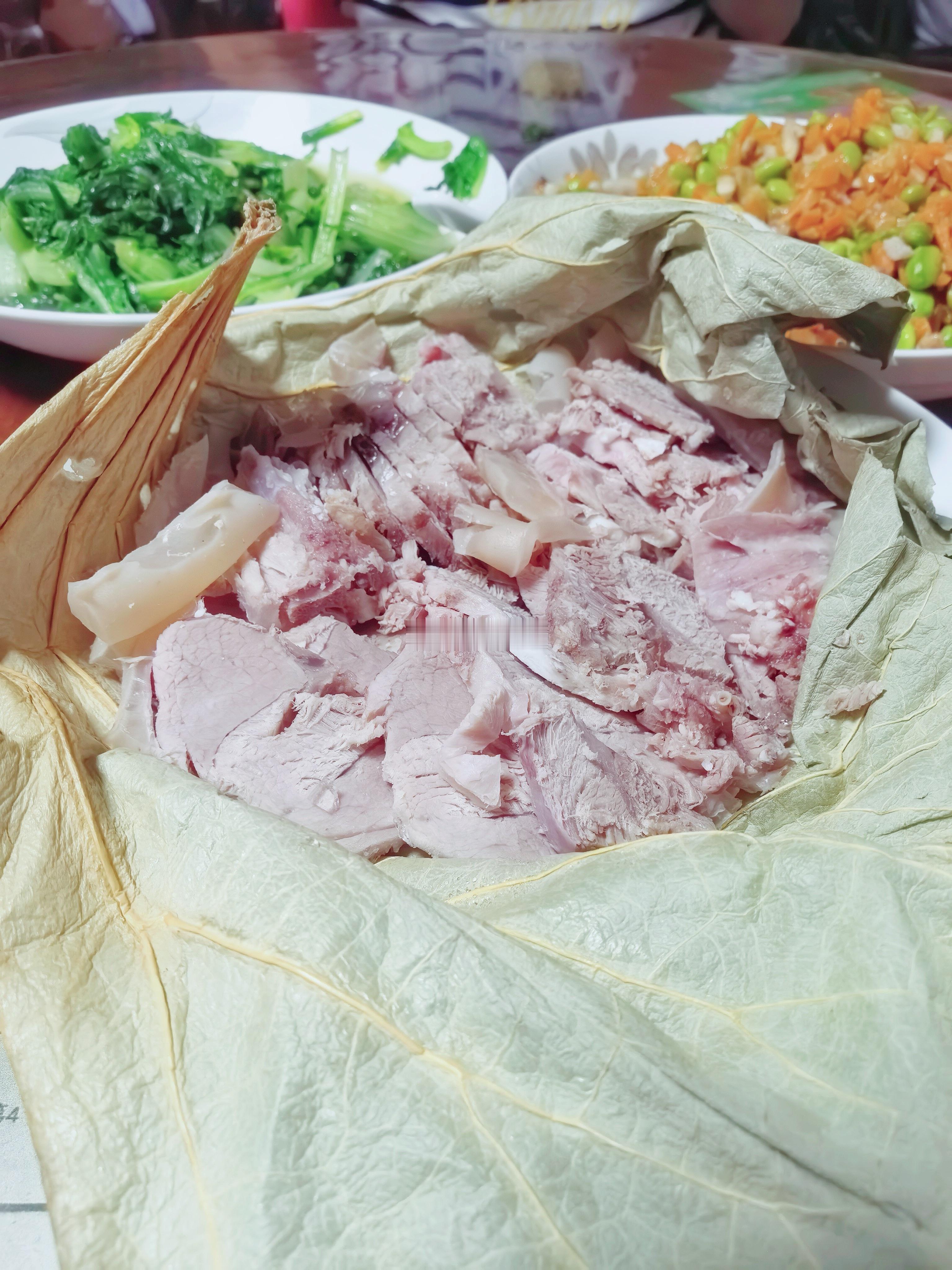 出了绍兴城，基本就很难吃到正宗的道墟蒸羊肉了——粉粉嫩嫩，香气扑鼻。千万不要到绍