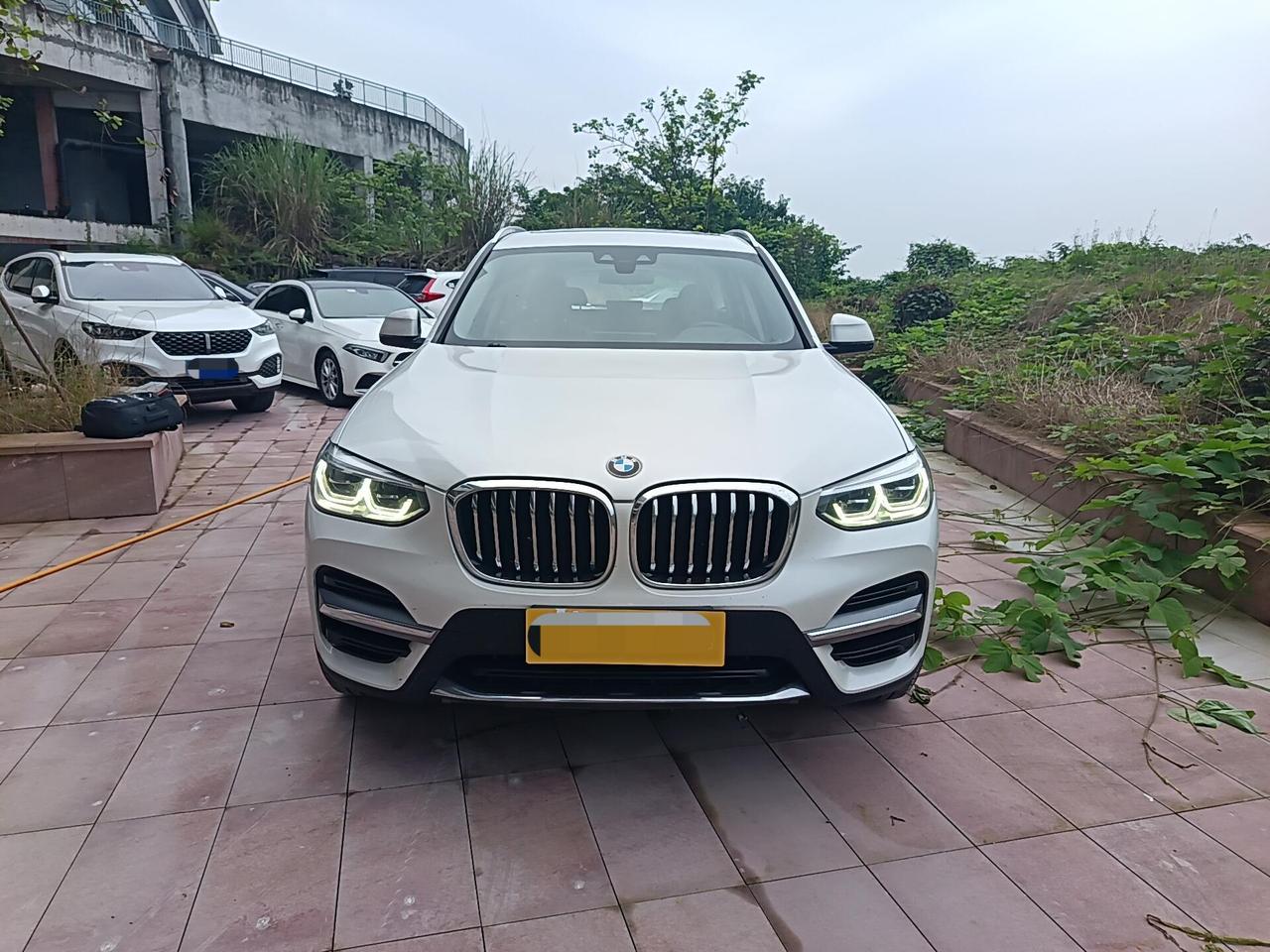 宝马X3新车疯狂降价，开了六年的二手X3，还能卖多少钱？前两天验了一台宝马X3
