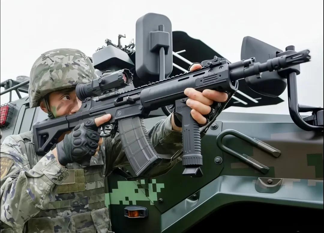 网上清晰的192步枪太少了！求懂行的网友或军友给解释一下，他为什么不手持握把，而