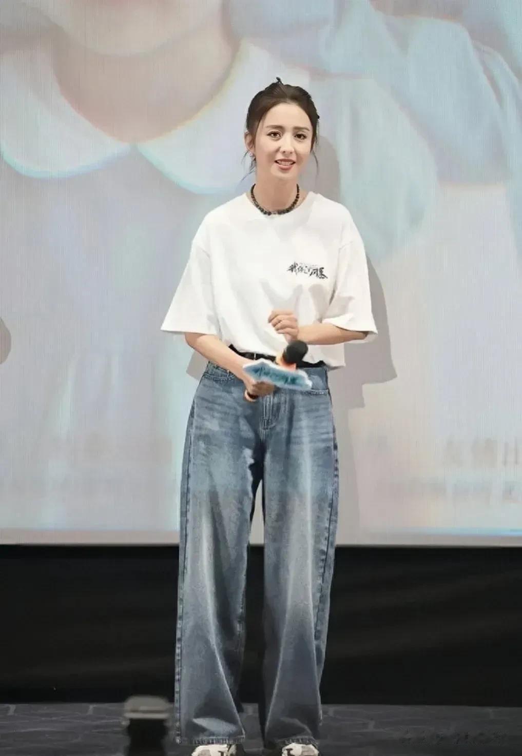 佟丽娅，你是认真的么？这是化的老年妆吧？