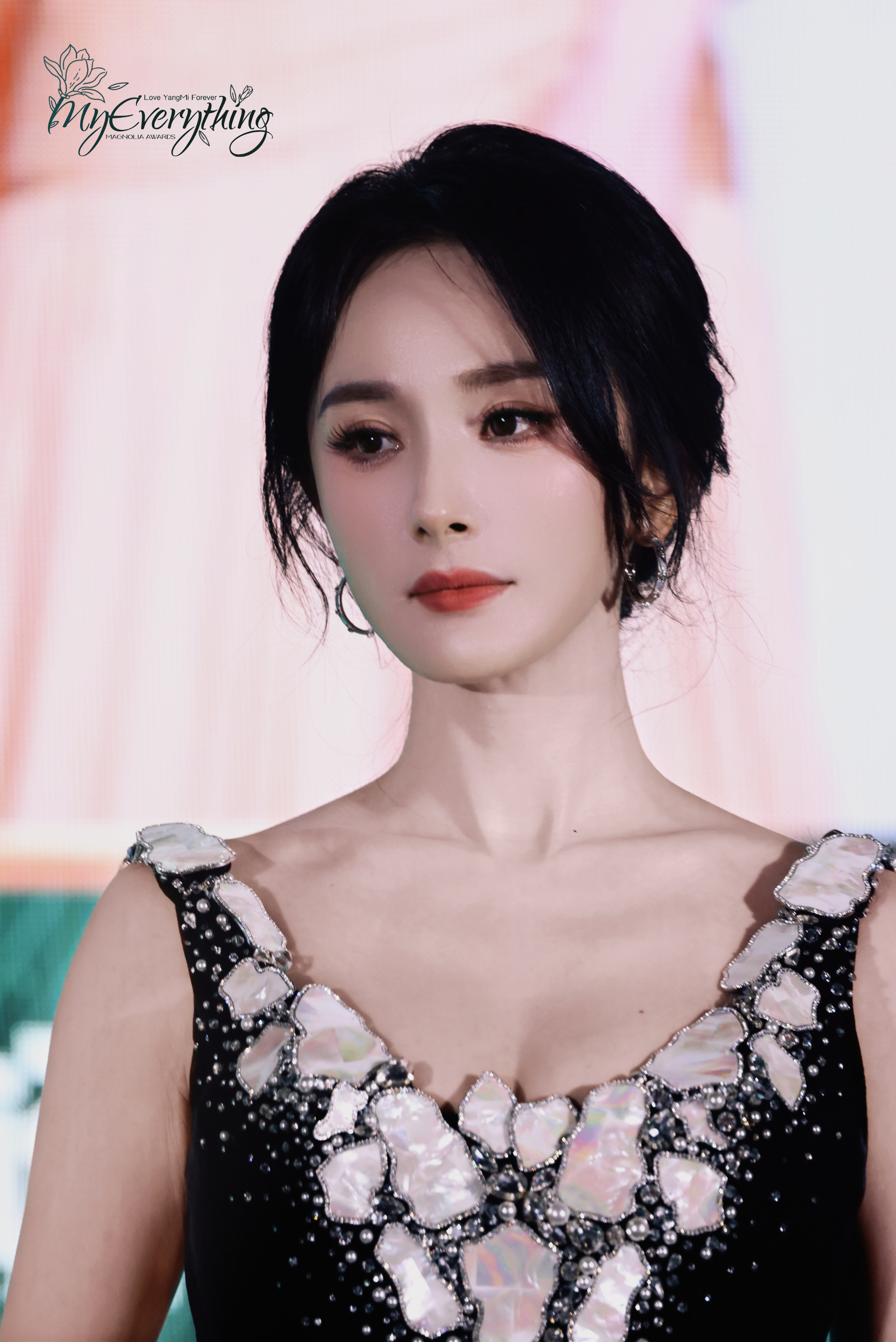 杨幂荣耀之夜绿毯