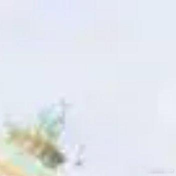黑色是收敛的，沉郁的，难以琢磨的。很多有伤口的人，只穿黑色的衣服，因为这样不容易