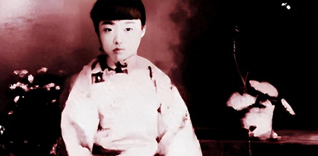毛泽东始终不忘第一任妻子，离家前特地帮助岳父插秧，还用心关照两位连襟的生活！1