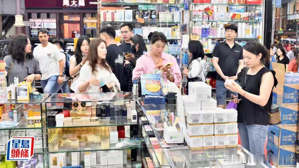 六年内三度改名，有内地游客买药被坑11万港元！香港大药店再暴雷。这不是偶然，是专