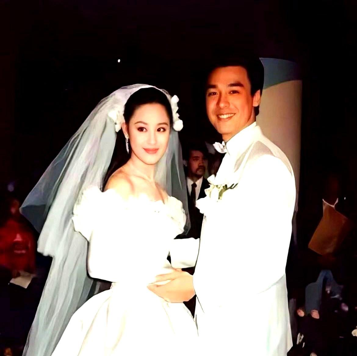 十年前的香奈儿外套，今天转手还能涨价，这事儿听着离谱，却每天都在发生。年轻人不买