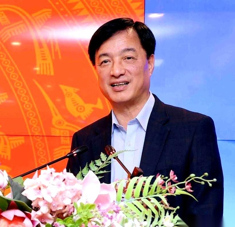 一年半，连跳三级。直接坐上了“京城一把手”的宝座。这火箭速度，你品，你细品。