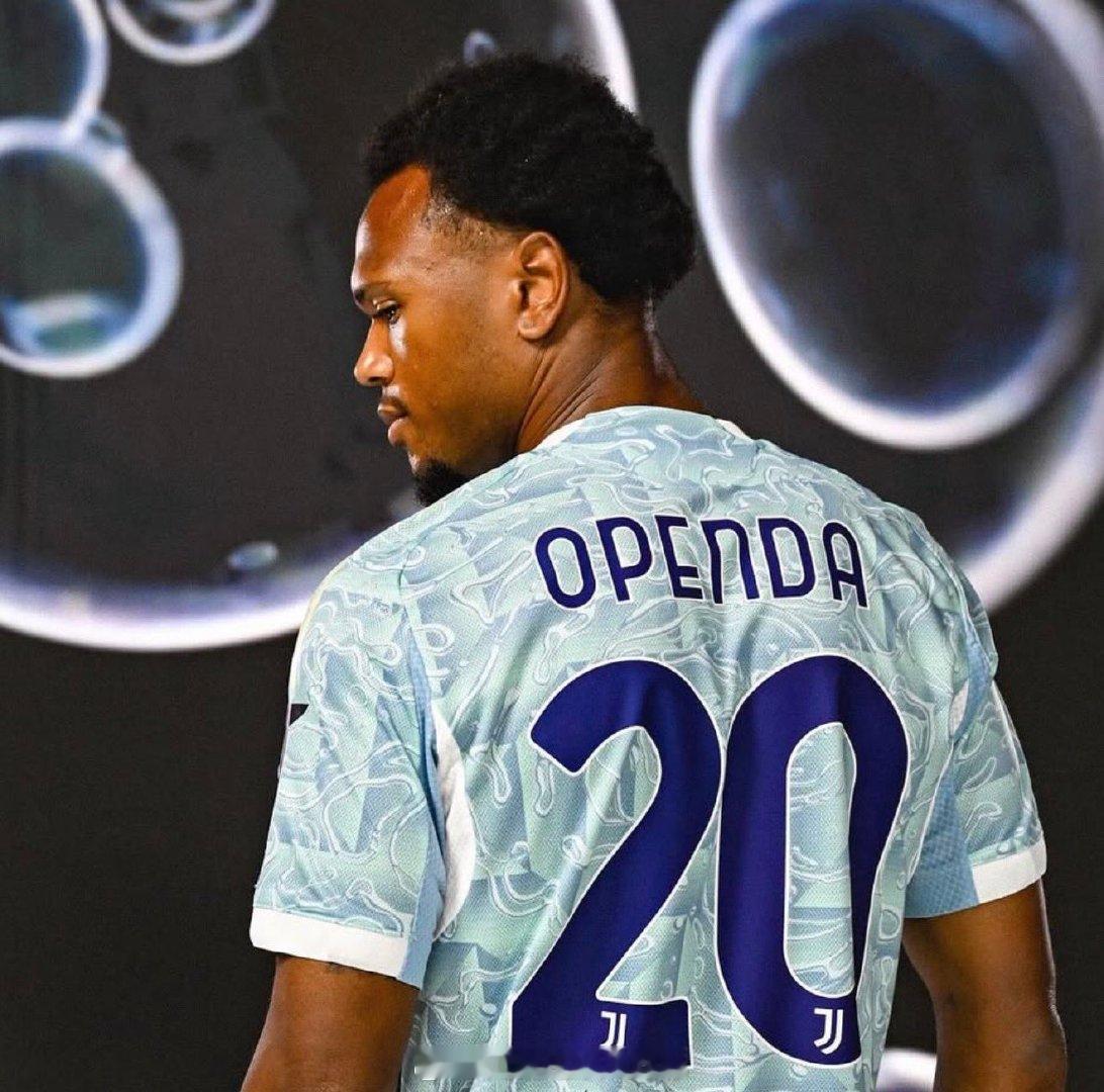 【尤文图斯亏大了！】罗马诺消息：26岁比利时国脚前锋奥蓬达，当前租借合同当中的条