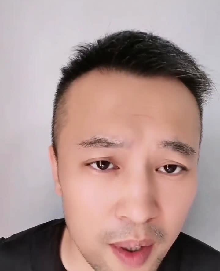 日系车比德系车耐用。日系车的用料不咋地，便宜的点高速上都能跑开花，但是发动机