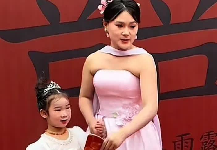 阿杜为什么想要李佳生儿子？阿杜因为雨露结婚的事伤心不已，其实阿