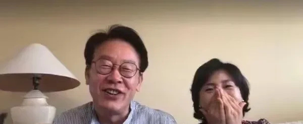 夫人挪用公款被查，李在明铁面无私---