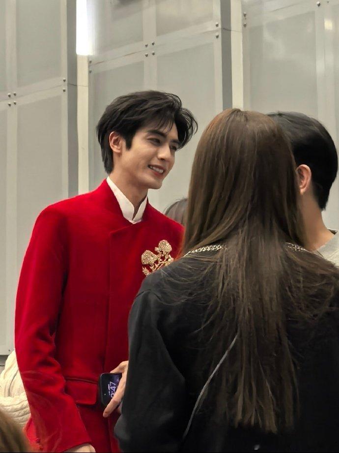 宋威龙毕雯珺春晚后台路透宋威龙毕雯珺春晚后台宋威龙毕雯珺春晚后台