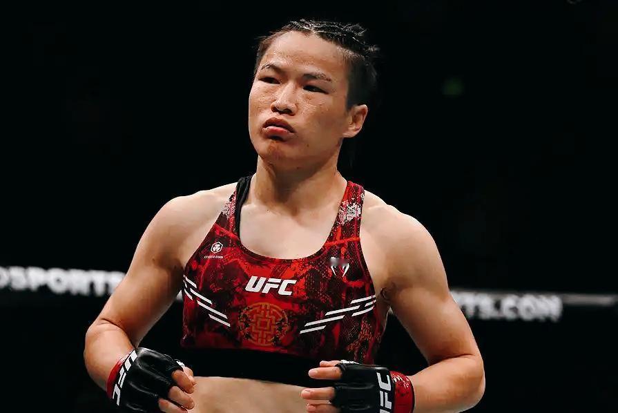 张伟丽输了！这场UFC322的蝇量级冠军战，看得人既心疼又热血，把我给整哭了