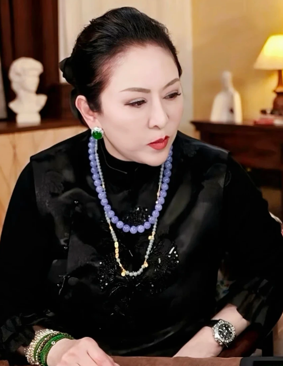 向太谈起她小儿子向佑的恋情，态度十分决绝她认为：娶儿媳妇，哪怕比自己的儿子