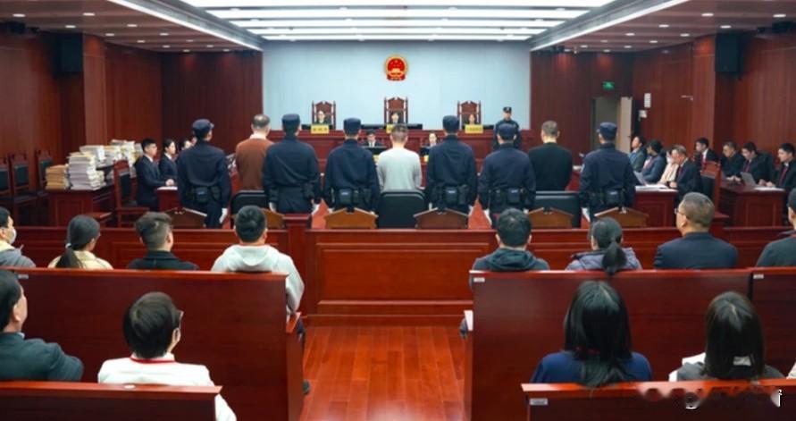 北大博士疯赚1000亿跑路！人被抓回，300亿血汗钱却被挥霍一空！北大博士