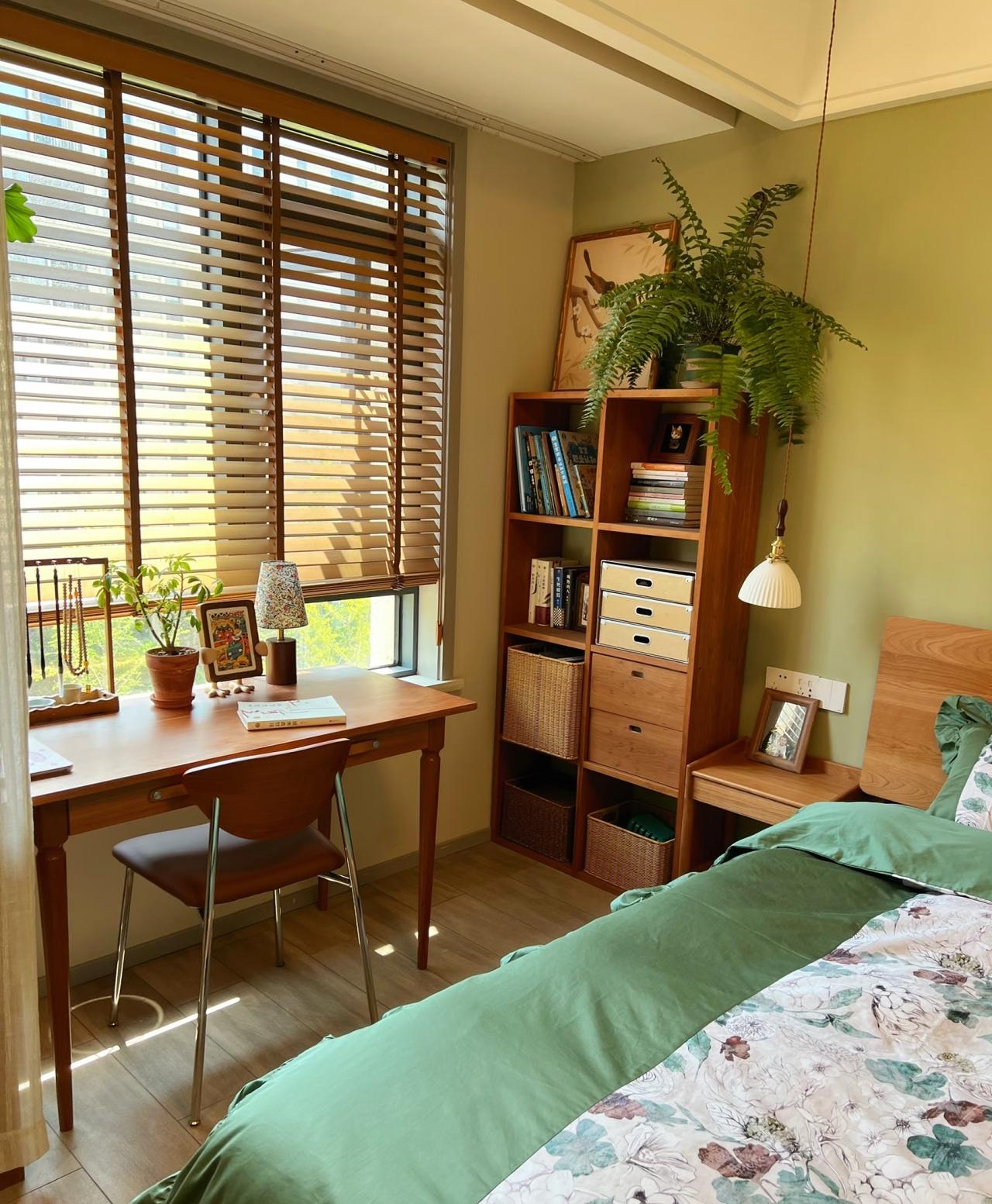 这个女孩确实有赚钱头脑，唐山的河头老街近几年发展不错。女孩前年趁周边房价降价