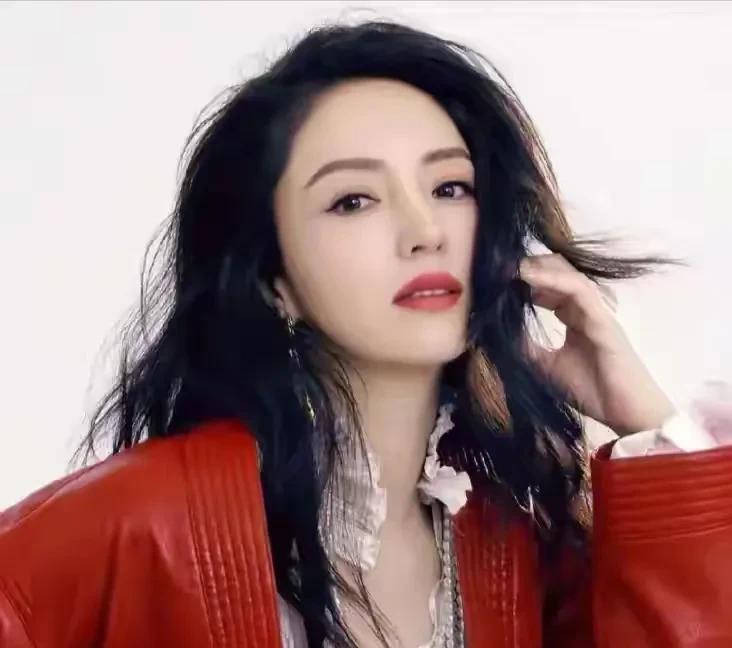 董璇估计已经搭进去了，毕竟是她自己选的，再苦也得咽下去。看张维伊的行事做派，就